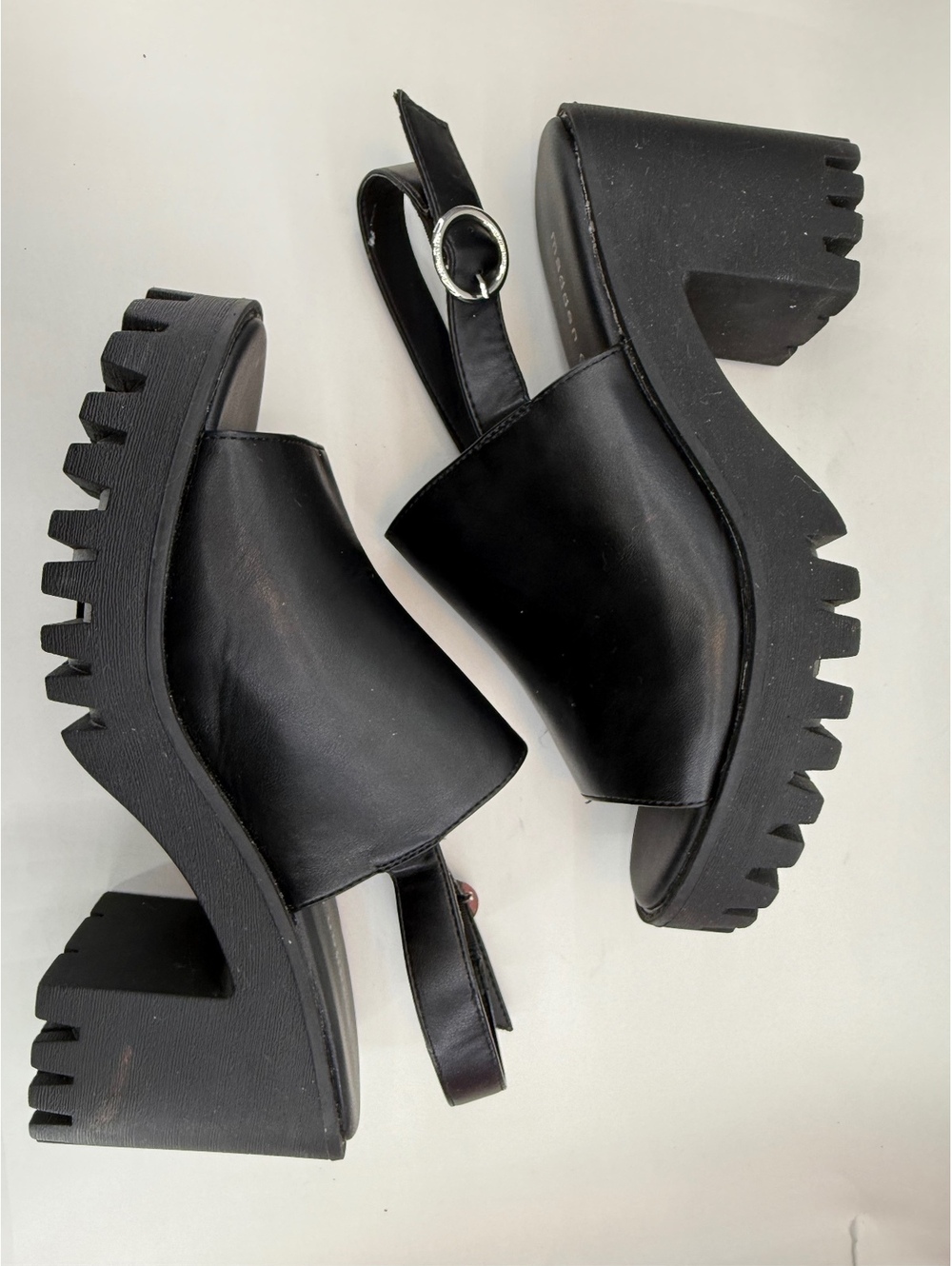 Madden Girl Sonny Chunky Y2K Black Platform Lug Sole Sandals Women’s (sh6/0095)